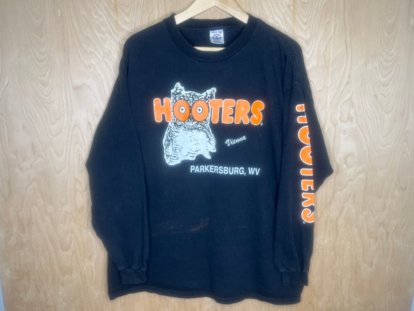 2000’s Hooters Parkersburg, WV “Long Sleeve” - XL
