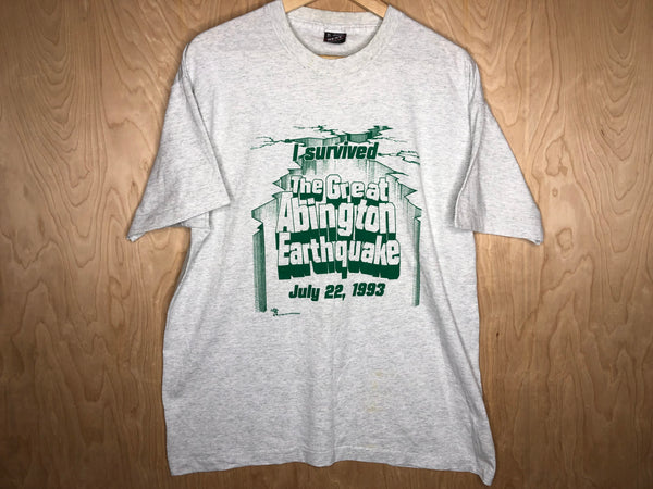 1993 I Survived The Great Abington Earthquake - XL