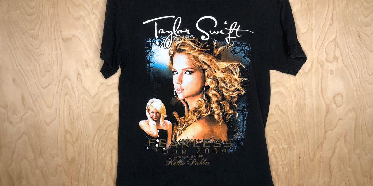 初期グッズ テイラースウィフト 2009 Fearless tour Tシャツ 2009 Taylor Swift Fearless Tour Bootleg - Small – Ol' Shirty Bastard